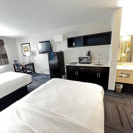 Hotel Baymont By Wyndham Marinette Esterno foto