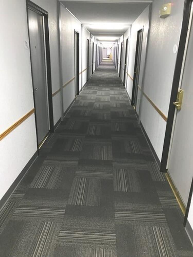 Hotel Baymont By Wyndham Marinette Esterno foto