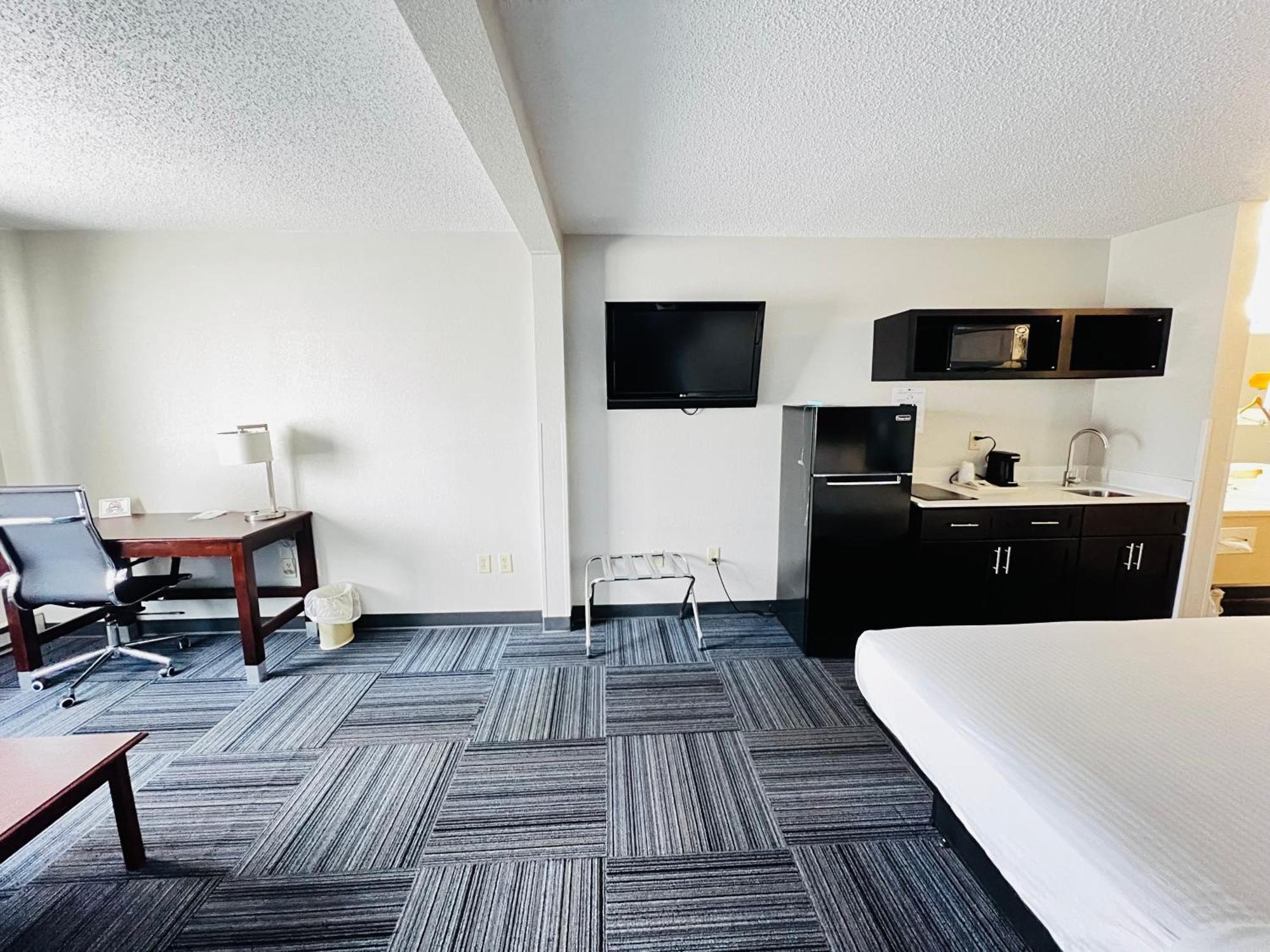 Hotel Baymont By Wyndham Marinette Esterno foto