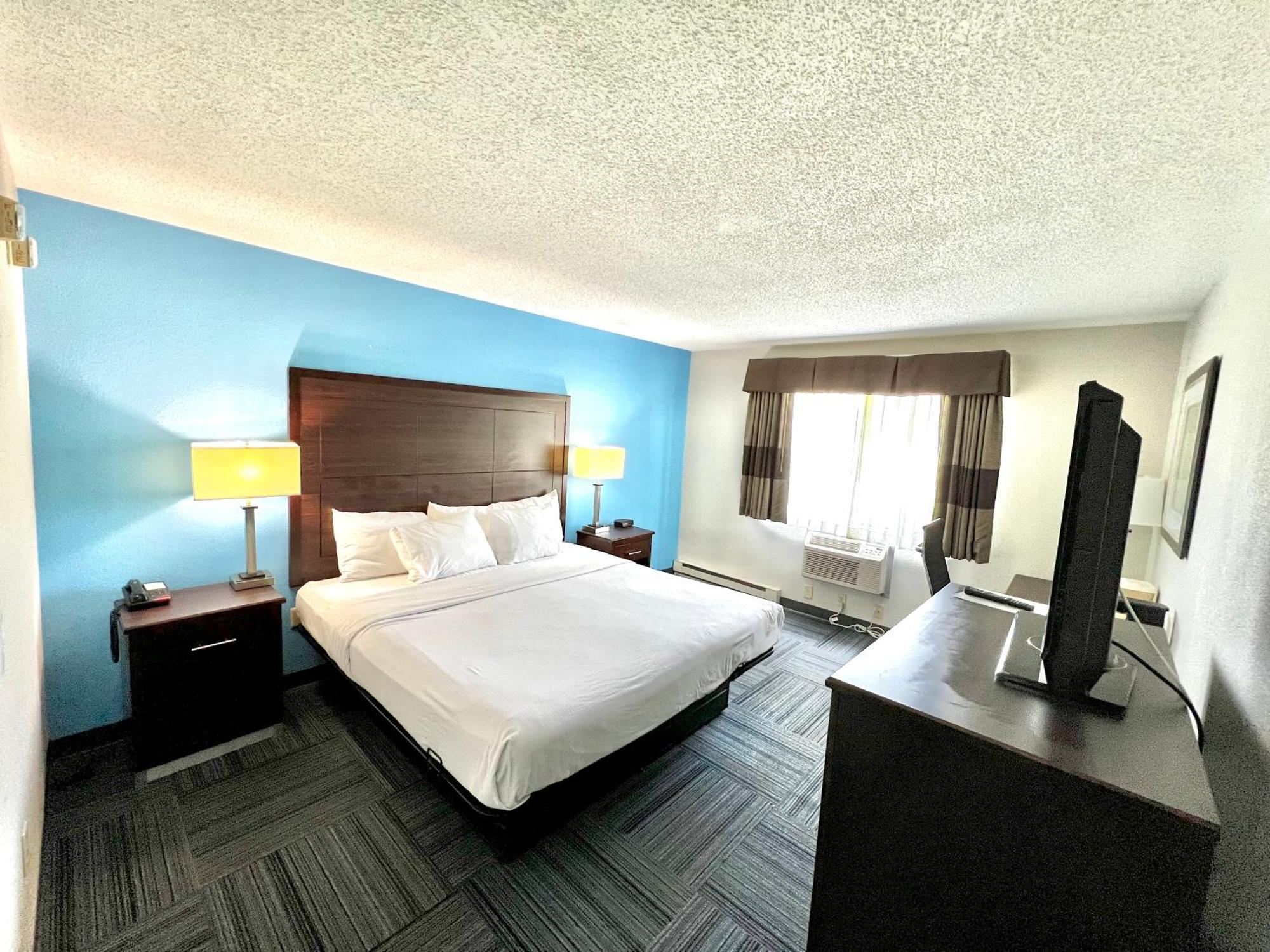 Hotel Baymont By Wyndham Marinette Esterno foto