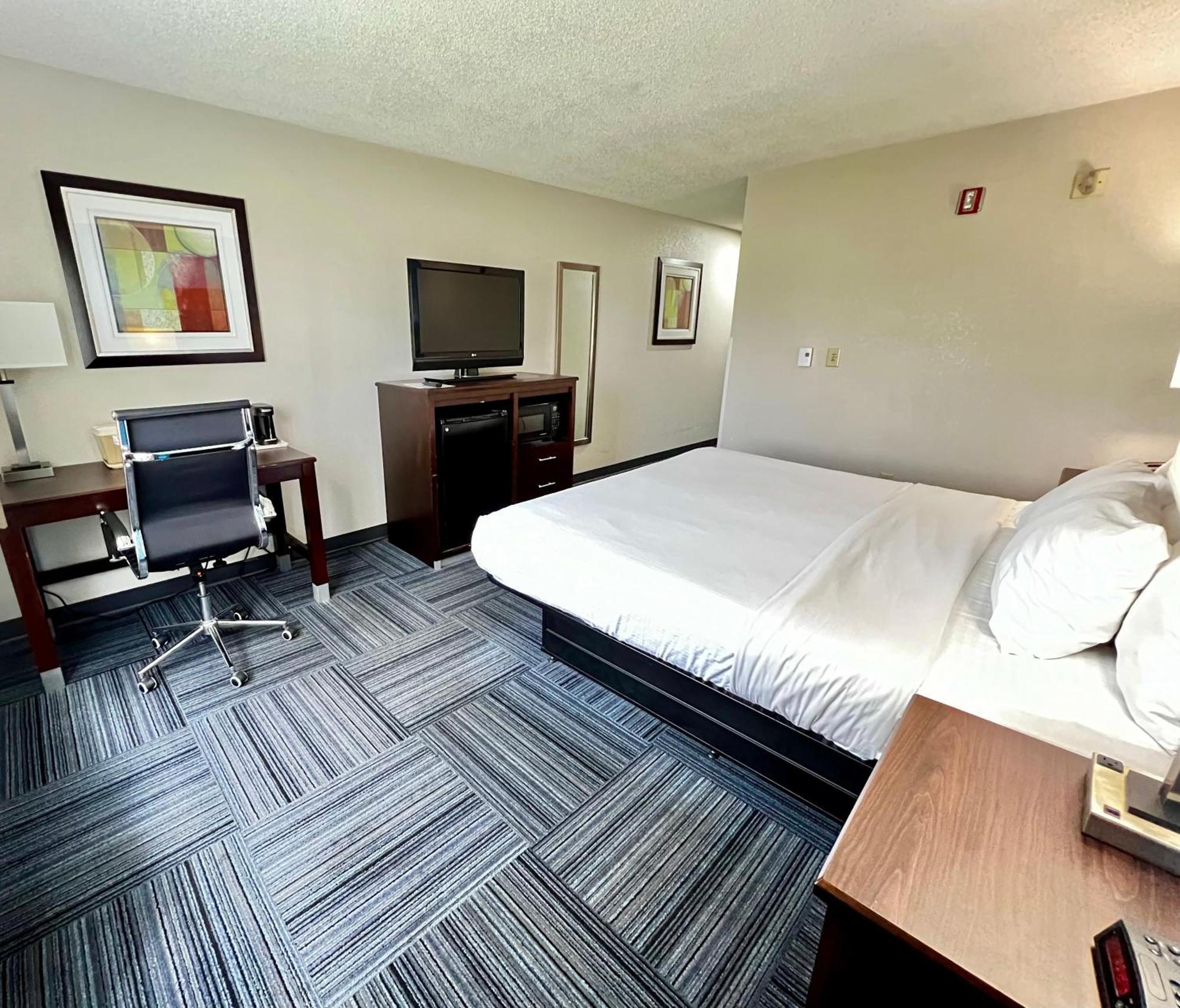 Hotel Baymont By Wyndham Marinette Esterno foto