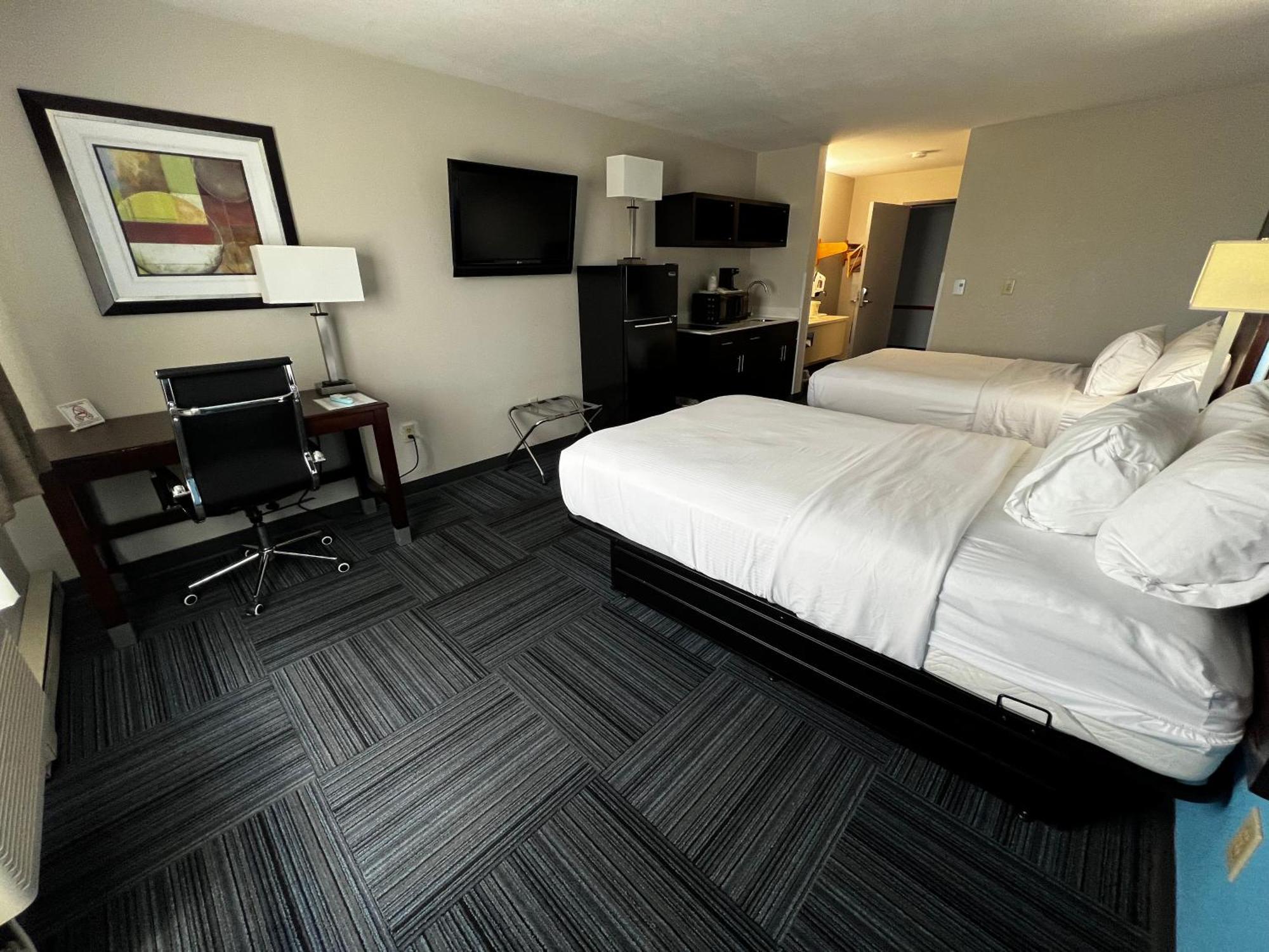 Hotel Baymont By Wyndham Marinette Esterno foto