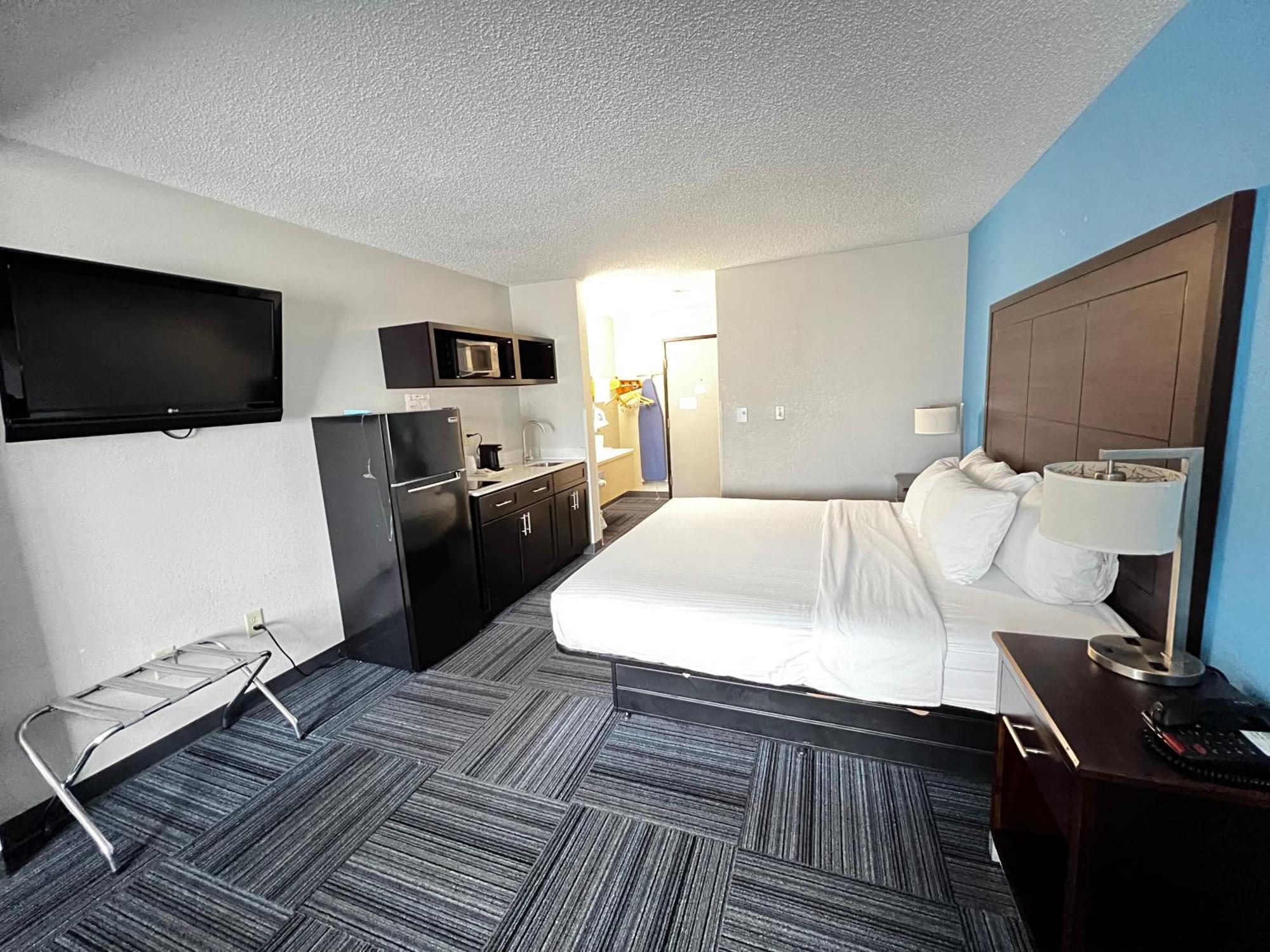 Hotel Baymont By Wyndham Marinette Esterno foto